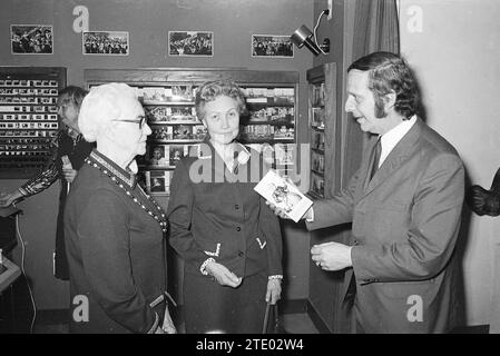 Kenau Day, Grote Markt + Frans Hals Museum, Festival, festivités et manifestations, Haarlem, Grote Markt, pays-Bas, 18-05-1973, Whizgle News from the Past, taillé pour l'avenir. Explorez les récits historiques, l'image de l'agence néerlandaise avec une perspective moderne, comblant le fossé entre les événements d'hier et les perspectives de demain. Un voyage intemporel façonnant les histoires qui façonnent notre avenir. Banque D'Images