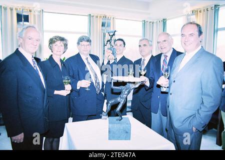 Présentation du prix Alliance pour la liberté de la presse, 24-03-1999, Whizgle News from the Past, sur mesure pour l'avenir. Explorez les récits historiques, l'image de l'agence néerlandaise avec une perspective moderne, comblant le fossé entre les événements d'hier et les perspectives de demain. Un voyage intemporel façonnant les histoires qui façonnent notre avenir. Banque D'Images