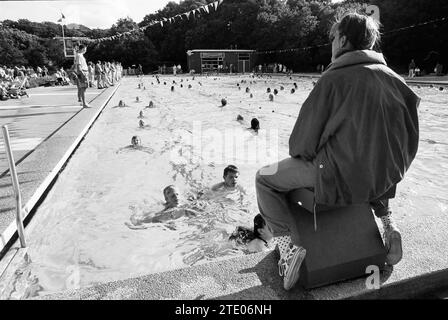 Quatre jours de natation, IJm., IJmuiden, pays-Bas, 04-07-1993, Whizgle nouvelles du passé, adaptées à l'avenir. Explorez les récits historiques, l'image de l'agence néerlandaise avec une perspective moderne, comblant le fossé entre les événements d'hier et les perspectives de demain. Un voyage intemporel façonnant les histoires qui façonnent notre avenir. Banque D'Images