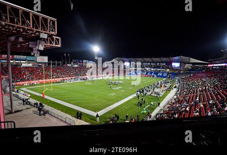 Frisco, Texas, États-Unis. 19 décembre 2023. Les fans assistent au match de football universitaire ScooterÕs Coffee Frisco Bowl entre les Roadrunners de l'Université du Texas - San Antonio et Marshall Thundering Herd au Toyota Stadium de Frisco, Texas. Austin McAfee/CSM/Alamy Live News Banque D'Images