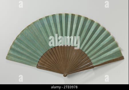 Gamme pliante avec double feuille en papier peint vert sur un cadre en bois sans parure, anonyme, c. 1790 - c. 1800 gamme pliante avec double feuille de papier peint vert sur un cadre en bois sans parure. 24 jambes consécutives. En plus de ce spécimen, la collection d'Eeghen (aujourd'hui au KOG) contient également un certain nombre de ces simples éventails avec une feuille de papier vert ordinaire. Bien que plusieurs spécimens aient été conservés et que l'on puisse en déduire que ces éventails ont été utilisés assez généralement, il n'est à ce jour guère question de l'origine ou de l'utilisation. Une seule mention de ce type spécifique de ventilateurs est connue Banque D'Images