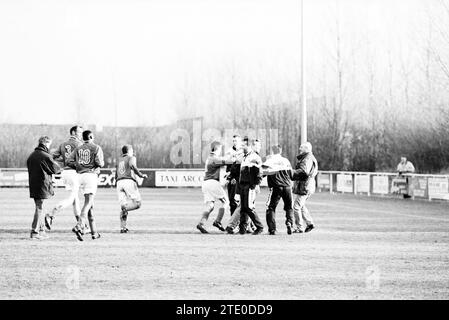 Hoofddorp - HFC, football, 06-02-1998, Whizgle nouvelles du passé, adaptées à l'avenir. Explorez les récits historiques, l'image de l'agence néerlandaise avec une perspective moderne, comblant le fossé entre les événements d'hier et les perspectives de demain. Un voyage intemporel façonnant les histoires qui façonnent notre avenir. Banque D'Images