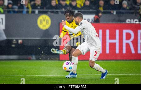 Dortmund, Allemagne. 19 décembre 2023. Samuel Bamba (BVB), Phillipp Mwene (Mainz) Borussia Dortmund - FSV Mainz 05 19.12.2023 crédit : Moritz Muller/Alamy Live News Banque D'Images