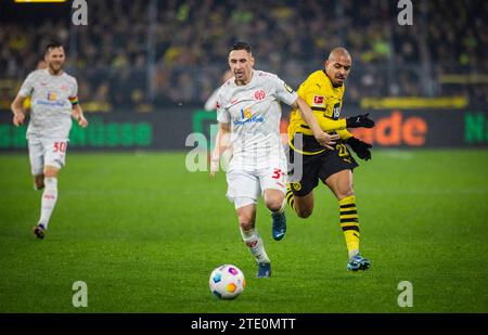 Dortmund, Allemagne. 19 décembre 2023. Dominik Kohr (Mainz), Donyell Malen (BVB) Borussia Dortmund - FSV Mainz 05 19.12.2023 crédit : Moritz Muller/Alamy Live News Banque D'Images