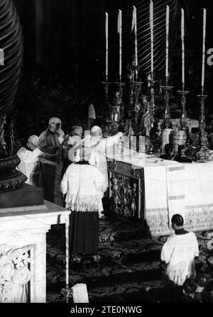 Cité du Vatican, 11/04/1958. Du couronnement de SS Jean XXIII, dans la cérémonie tenue sur le balcon de bénédiction de Saint Basilique Pierre. Crédit : Album / Archivo ABC Banque D'Images