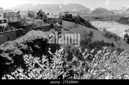 12/28/1970. Vue partielle de la ville de Ronda (Málaga) après la chute d'une forte chute de neige. Crédit : Album / Archivo ABC / Miguel Martín Banque D'Images
