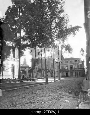 11/30/1924. PLAZA DE ROMEA.- Plaza Julián Romea est l'un des endroits les plus fréquentés de la ville de Murcie, grâce à son bon emplacement et le célèbre Teatro Romea.-en arrière-plan la tour de la cathédrale.-. Crédit : Album / Archivo ABC / Mateo Banque D'Images