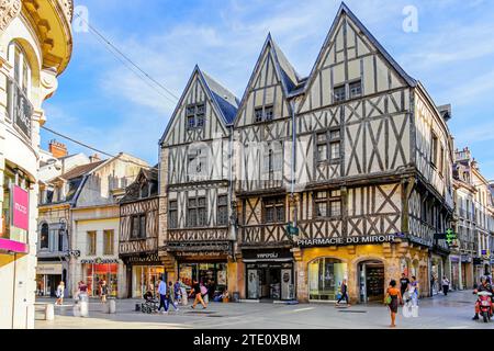 Maisons à colombages traditionnel dans la vieille ville de Dijon, Côte d'Or, Bourgogne, France. Banque D'Images