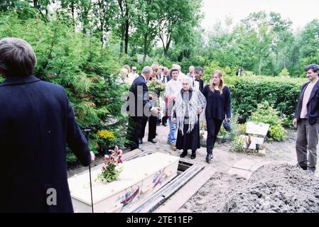Funérailles Frans Verpoorten, Zwanenburg, Zwanenburg, 01-07-1997, Whizgle nouvelles du passé, adaptées à l'avenir. Explorez les récits historiques, l'image de l'agence néerlandaise avec une perspective moderne, comblant le fossé entre les événements d'hier et les perspectives de demain. Un voyage intemporel façonnant les histoires qui façonnent notre avenir. Banque D'Images