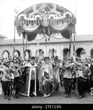 09/30/1922. Couronnement des rois de Roumanie. Le roi Ferdinand (1) et son épouse, la reine Marie (2), à la fin de la cérémonie du couronnement. Photo : Frankl -. Crédit : Album / Archivo ABC / A. Frankl Banque D'Images