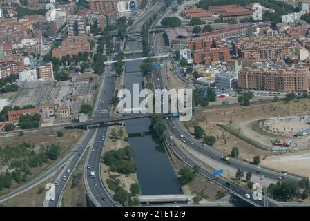 06/03/2005. Madrid. Vues aériennes de la ville. Sur l'image : vue de la rivière Manzanares depuis la jonction sud. Photo : Chema Barroso. ARCHDC. Crédit : Album / Archivo ABC / José María Barroso Banque D'Images