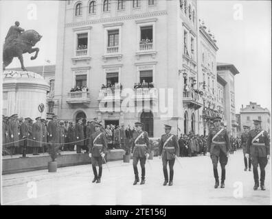 12/11/1959. Livraison des dépêches terrestres, maritimes et aériennes au prince Juan Carlos de Borbón à l'Académie militaire générale de Saragosse. Dans l'image, le prince parade quelques instants après avoir reçu les dépêches. Crédit : Album / Archivo ABC / Teodoro Naranjo Domínguez Banque D'Images