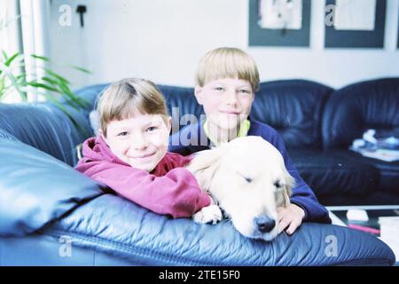 Vendredi enfants, camp de vacances, Haarlem, pays-Bas, 13-06-1997, Whizgle nouvelles du passé, adaptées à l'avenir. Explorez les récits historiques, l'image de l'agence néerlandaise avec une perspective moderne, comblant le fossé entre les événements d'hier et les perspectives de demain. Un voyage intemporel façonnant les histoires qui façonnent notre avenir. Banque D'Images