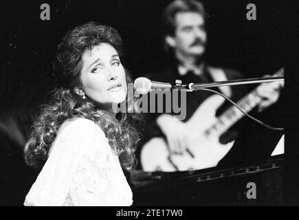 Festiball Concertgebouw, football Haarlem, 28-01-1989, Whizgle News from the Past, taillé pour l'avenir. Explorez les récits historiques, l'image de l'agence néerlandaise avec une perspective moderne, comblant le fossé entre les événements d'hier et les perspectives de demain. Un voyage intemporel façonnant les histoires qui façonnent notre avenir. Banque D'Images