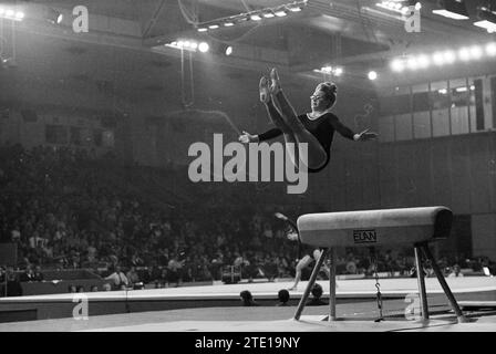Championnats du monde femmes et hommes Ljubljana Yougoslavie, gymnastique artistique, 00-10-1970, Whizgle nouvelles du passé, adaptées à l'avenir. Explorez les récits historiques, l'image de l'agence néerlandaise avec une perspective moderne, comblant le fossé entre les événements d'hier et les perspectives de demain. Un voyage intemporel façonnant les histoires qui façonnent notre avenir. Banque D'Images