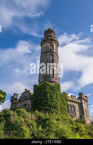 Le monument Nelson sur Calton Hill à Édimbourg, Écosse, Royaume-Uni. Tour commémorative en l'honneur du vice-amiral Horatio Nelson. Banque D'Images