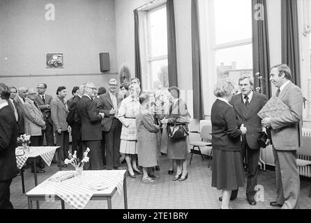 Installation du maire Machielsen Zandvoort, maires, 05-10-1977, Whizgle nouvelles du passé, adaptées à l'avenir. Explorez les récits historiques, l'image de l'agence néerlandaise avec une perspective moderne, comblant le fossé entre les événements d'hier et les perspectives de demain. Un voyage intemporel façonnant les histoires qui façonnent notre avenir. Banque D'Images