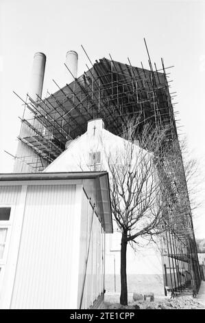 Petit pavillon de la Fondation Maria en échafaudage, maisons et construction de maisons, 15-04-1964, Whizgle nouvelles du passé, adaptées à l'avenir. Explorez les récits historiques, l'image de l'agence néerlandaise avec une perspective moderne, comblant le fossé entre les événements d'hier et les perspectives de demain. Un voyage intemporel façonnant les histoires qui façonnent notre avenir. Banque D'Images