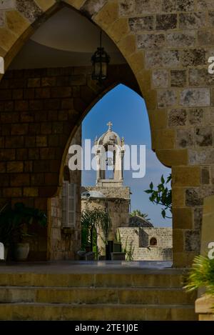 St. Cathédrale de Jean à Byblos, Liban, construite par les Croisés au 12e siècle et reconstruite au 18e grâce à son gouverneur (musulman) Banque D'Images