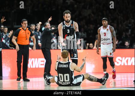 Bologne, Lombardie, Italie. 19 décembre 2023. 3 MARCO BELINELLI avec 00 ISAIA CORDINIER de Virtus Segafredo Bologne lors de l'Euroleague, ronde 15, match entre Virtus Segafredo Bologne et Olympiacos Pirée à Virtus Segafredo Arena le 19 décembre 2023, à Bologne, Italie. (Image de crédit : © Stefanos Kyriazis/ZUMA Press Wire) USAGE ÉDITORIAL SEULEMENT! Non destiné à UN USAGE commercial ! Banque D'Images