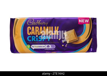 Bar de Cadbury Caramilk barre de chocolat croustillante isolé sur fond blanc Banque D'Images