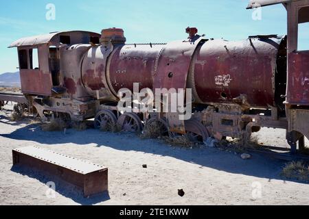 Rouiller locomotives à vapeur vintage au Cementerio de Trenes ou cimetière du Grand train. Uyuni, Bolivie, 11 octobre 2023. Banque D'Images