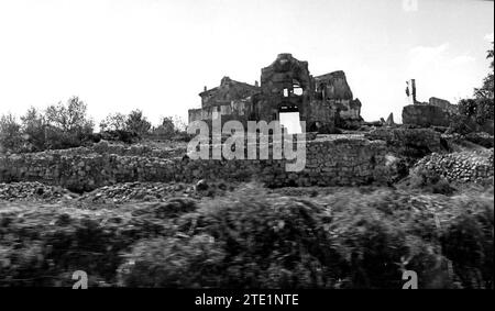 12/31/1972. Vue sur les ruines de l'église de San Martín dans la ville de Belchite (Saragosse). Crédit : Album / Archivo ABC / Teodoro Naranjo Domínguez Banque D'Images