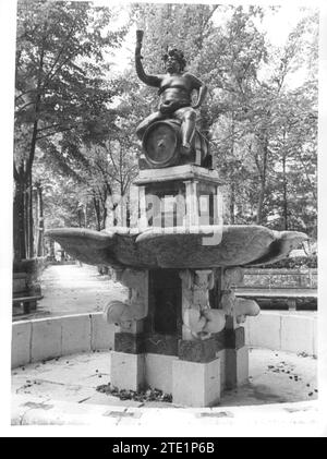 10/10/1982. Fontaine de Bacchus dans les jardins du palais royal d'Aranjuez, Madrid. Crédit : Album / Archivo ABC / Álvaro García Pelayo Banque D'Images