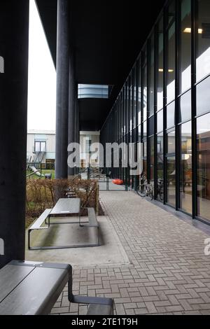 Gand, 20 décembre 2023. L'illustration montre l'Hôpital pour enfants Princesse Elisabeth lors d'une visite royale à l'Hôpital pour enfants Princesse Elisabeth à Gand, le mercredi 20 décembre 2023. Cet hôpital traite les enfants jusqu’à l’âge de 15 ans ou jusqu’à 18 ans en cas de maladie chronique et permet à leurs parents de passer la nuit avec eux. Outre les soins médicaux, il propose également des installations et des services adaptés aux patients plus jeunes, tels qu’une salle de jeux, l’école hospitalière et des après-midi récréatifs. Là, la Princesse apprendra la vision de pointe et de l'avenir de l'hôpital. Après-guerre Banque D'Images