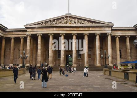 Londres, Royaume-Uni. 20 décembre 2023. La vue générale du British Museum signe un contrat de rénovation de 50 millions de livres sterling avec BP. De nombreux groupes ont critiqué la relation actuelle du musée avec le géant des combustibles fossiles. Crédit : Vuk Valcic/Alamy Live News Banque D'Images