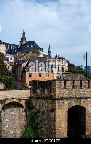 Vues du Luxembourg ou de Luxembourg ville capitale du Luxembourg pays et l'une des capitales de facto de l'Union européenne en automne Banque D'Images