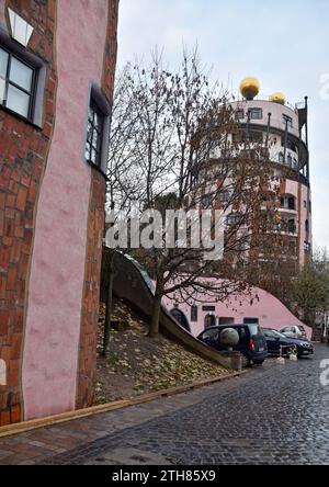 12.12.2023 Magdeburg Deutschland/ Sachsen Anhalt/ Landeshauptstadt Magdeburg/ Am Breiten Weg/ Grüne Zitadelle/ Hundertwasserhaus/ Détails/ Turm/ ***Nutzung nur redaktionell***/ *** 12 12 2023 Magdeburg Allemagne Saxe Anhalt ville de Magdeburg am Breiten Weg Citadelle verte Hundertwasser Maison Détails Tour à des détails usage éditorial Banque D'Images