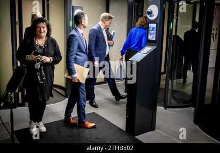 LA HAYE - Mona Keijzer et Caroline van der Plas bbb, Sophie Hermans vvd et Pieter Omtzigt nsc après une conversation avec l'informateur Ronald Plasterk. Plasterk continue de parler aux chefs de parti du PVV, du VVD, du NSC ET du BBB. ANP ROBIN UTRECHT netherlands Out - belgique Out Banque D'Images