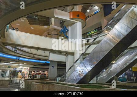 Tel Aviv, Israël - 28 avril 2022: Gare routière centrale de tel Aviv. Banque D'Images