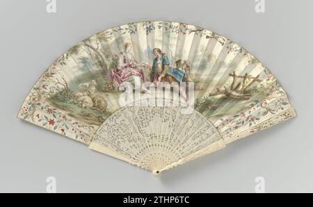 Gamme pliante avec feuille de papier sur laquelle en Gouache à l'avant une performance pastorale avec deux figures, chien et mouton et sur le dos un berger, sur un cadre d'ivoire ajour et découpé en relief, avec boîte éventail d'accompagnement, c. 1760 gamme pliante avec feuille de papier sur laquelle en Gouache à l'avant une performance pastorale avec deux figures, chien et mouton et au dos un berger, sur un cadre d'Ivoire Ajour et découpé en relief. Feuille : dans un environnement pastoral avec des arbres, des montagnes, une clôture, un chien et trois moutons est une femme avec un panier dans lequel fleurs et fruits. Avec sa main gauche, elle offre le stit Banque D'Images