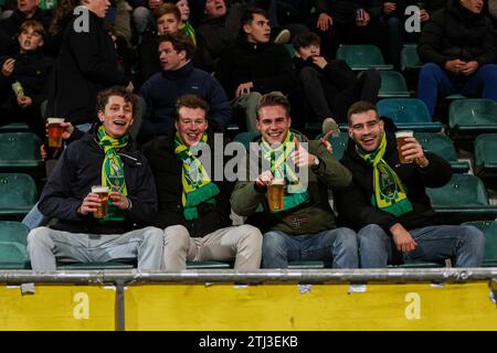 Den Haag, pays-Bas. 20 décembre 2023. DEN HAAG, PAYS-BAS - DÉCEMBRE 20 : fans d'ado Den Haag lors du match de 2e tour de la Toto KNVB Cup entre ado Den Haag et Sparta Rotterdam au Bingoal Stadion le 20 décembre 2023 à Den Haag, pays-Bas. (Photo Hans van der Valk/Orange Pictures) crédit : Orange pics BV/Alamy Live News Banque D'Images