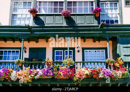 Maisons avec balcons typiques. Avenida Marítima. Santa Cruz de la Palma, la Palma, Santa Cruz de Tenerife, Îles Canaries, Espagne Banque D'Images