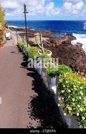 Accès à El Charco Azul, piscines naturelles d'eau salée. San Andrés y sauces, la Palma, Santa Cruz de Tenerife, Islas Canarias, Espagne Banque D'Images