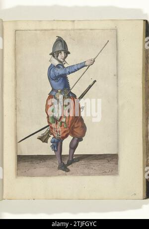 Soldat avec un gouvernail qui glisse sa main droite jusqu'au bout de son fromage (n° 28), ca. 1600, 1597 - 1608 Un soldat, à droite, qui tient un gouvernail (un certain type d'arme à feu) avec sa main gauche sur sa cuisse gauche et amène sa main droite au bout de son fromage, qu'il a appuyé contre son côté droit (n° 28), vers 1600. Plaque 28 dans les instructions pour manipuler la barre : Shorte instruction sur les contrefaictinges, touchant la bonne utilisation des calivers. Partie des illustrations dans une édition anglaise de J. de Gheyns Weapons Handelhe : J. de Gheyn, l'exercice d'armes pour calibres Banque D'Images