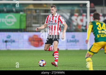 Den Haag, pays-Bas. 20 décembre 2023. DEN HAAG, PAYS-BAS - DÉCEMBRE 20 : Rick Meissen du Sparta Rotterdam dribble lors du match de 2e tour de la Toto KNVB Cup entre ado Den Haag et Sparta Rotterdam au Bingoal Stadion le 20 décembre 2023 à Den Haag, pays-Bas. (Photo Hans van der Valk/Orange Pictures) crédit : Orange pics BV/Alamy Live News Banque D'Images