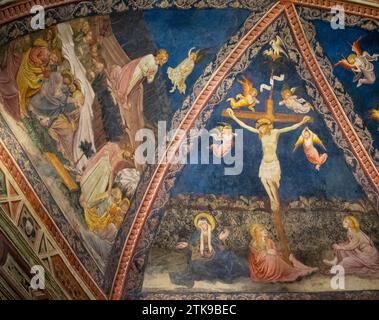 Fresque de plafond du Christ sur la Croix, Baptistère de San Giovanni, Sienne Banque D'Images