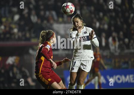 Rome, Italie. 20 décembre 2023. Benedetta Glionna d'A.S. Roma Women et Lieke Martens du Paris Saint-Germain lors de la journée 4 Groupe C de l'UEFA Women's Champions League entre A.S. Roma et Paris Saint-Germain, le 20 décembre 2023 au Stadio Tre Fontane de Rome, Italie. Crédit : Agence photo indépendante/Alamy Live News Banque D'Images