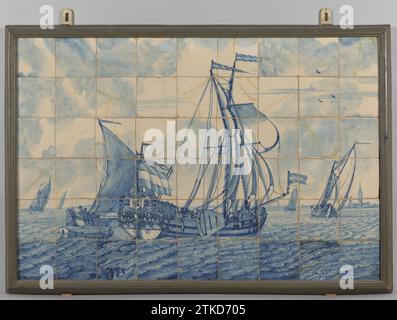 Tableau de tuiles avec un paysage marin, boulangerie de tuiles sur Delftschevaart, 1680 - 1720 Tableau de tuiles de 54 tuiles (6 x 9) avec un paysage marin peint en bleu avec une chasse aux États au premier plan. Sur un tonneau dans l'eau les initiales : C.B. Rotterdam faïence. Majolica Tin Glaze Tile Tableau de 54 tuiles (6 x 9) avec un paysage marin peint en bleu avec une chasse aux États au premier plan. Sur un tonneau dans l'eau les initiales : C.B. Rotterdam faïence. majolique de glaçure d'étain Banque D'Images