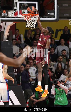 Isaac Bonga (Bayern Basketball, #9) punktet. GER, FC Bayern Basketball vs. Anadolu Efes Istanbul, Basketball, Euroleague, saison 2023/2024, 20.12.2023, photo : Eibner-Pressefoto/Marcel Engelbrecht Banque D'Images