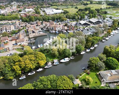 Christchurch Dorset UK drone, établissant le tir aérien Banque D'Images