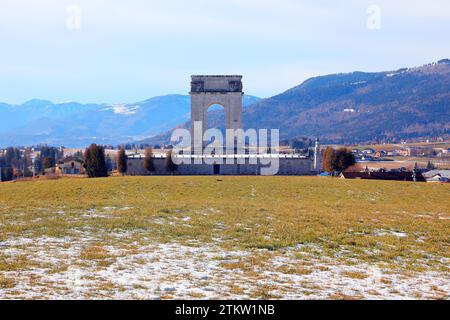 Asiago, VI, Italie - 9 décembre 2023 : Mémorial de guerre appelé OSSARIO del Leiten en hiver Banque D'Images