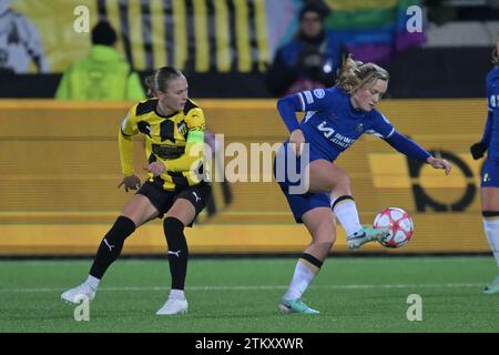 Filippa Curmark de Häcken contre Erin Cuthbert de Chelsea lors du match de football de l'UEFA Women's Champions League, groupe D, entre BK Häcken et Chels Banque D'Images