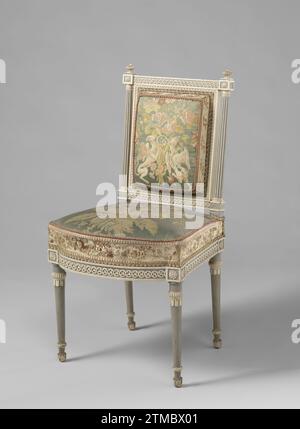 Stoel Kops-Amoublement, Anonyme, c. 1793 - C. 1795 chaise couverte, faisant partie du KopsEublement, en bois de hêtre peint blanc et gris bleu et reposant sur des pieds coniques. Les règles de siège et les appuis de la fenêtre arrière, avec des colonnes canalisées toscanes comme arrière-styles, montrent un pneu tressé poignardé avec des rosettes. Terminer avec des rosettes et des feuilles d'acanthe. Le rembourrage présente des motifs floraux sur un sol satiné bleu clair, maintenu sur le dos par des griffons. Commandé pour le bâtiment Nieuwe Gracht 74, Haarlem. VOIR : BK-15615-A/P ; BK-15614 ; BK-15616-A/B. Travailleur du meuble : NetherlandsConcepteur : bois d'Amsterdam (matière végétale). soyez Banque D'Images