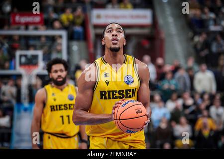 Ludwigsburg, Deutschland. 20 décembre 2023. Jaren Lewis (MHP Riesen Ludwigsburg, #08), Freiwurf/MHP RIESEN Ludwigsburg - AEK Athen, Sport, Basketball, Basketball Champions League, saison 2023/24, 20.12.2023, Ludwigsburg (MHPArena), DEU photo : Eibner/Sandy Dinkelacker crédit : dpa/Alamy Live News Banque D'Images