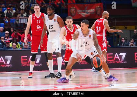 Milan, Italie. 20 décembre 2023. Edwin Jackson (LDLC Asvel Villeurbanne) & Diego Flaccadori (EA7 Emporio Armani Olimpia Milano) lors de EA7 Emporio Armani Milano vs LDLC ASVEL Villeurbanne, Basketball Euroleague Match à Milan, Italie, décembre 20 2023 crédit : Independent photo Agency/Alamy Live News Banque D'Images